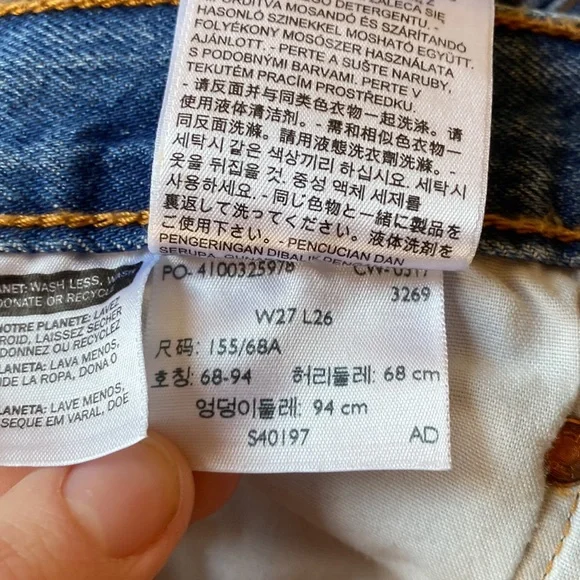 Vintage Embroidered Levi Jeans - Picture 5 of 5